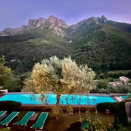 Chata Medieval Mountain Oasis With A Private Garden And Incredible Mountain View Colletta